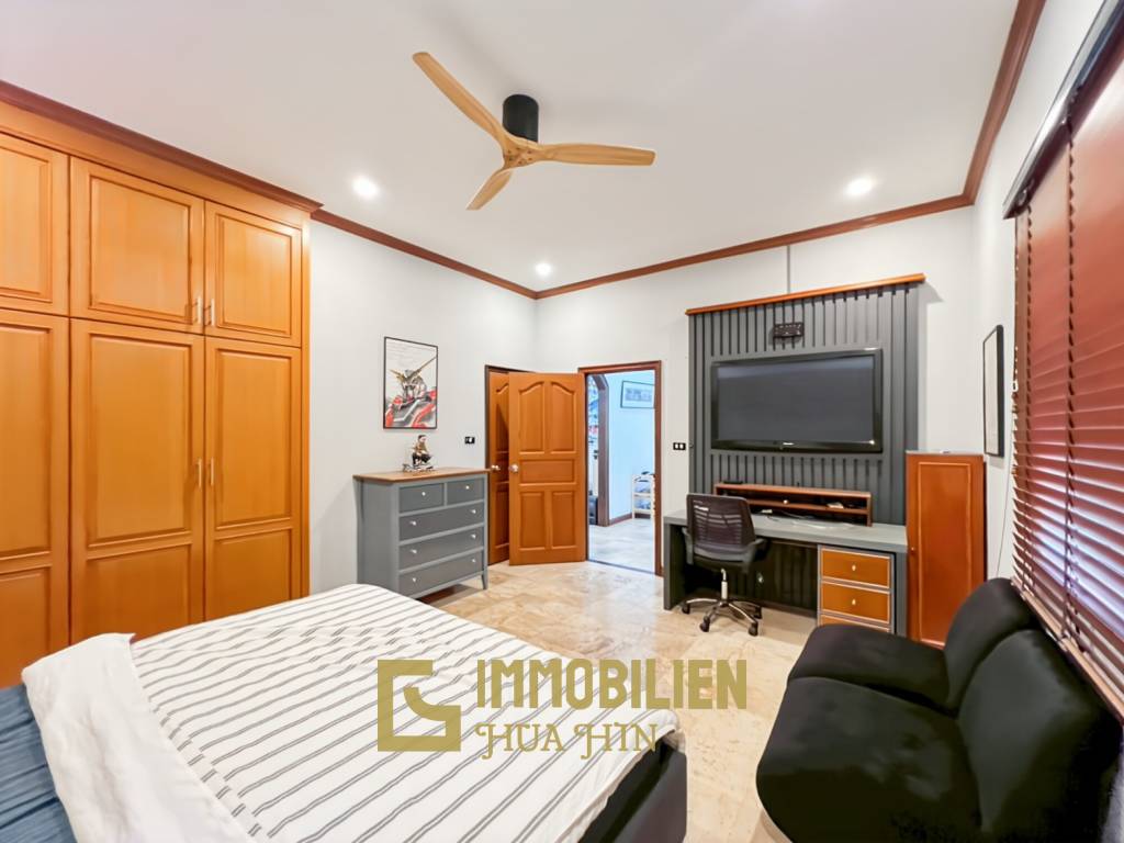 Crystal View 3-Bedroom Pool Villa Near City Center and Beach