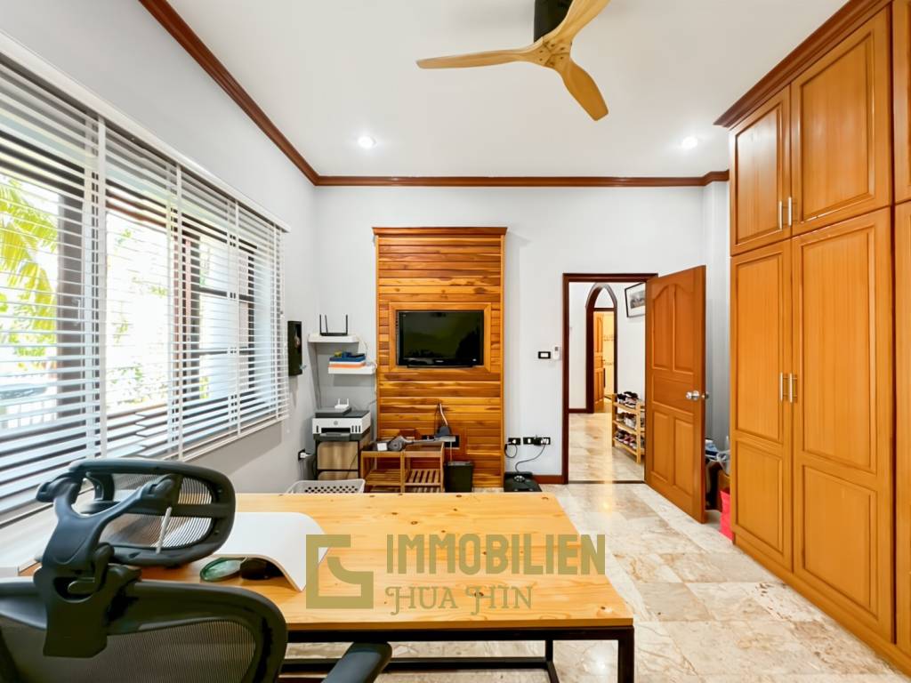 Crystal View 3-Bedroom Pool Villa Near City Center and Beach