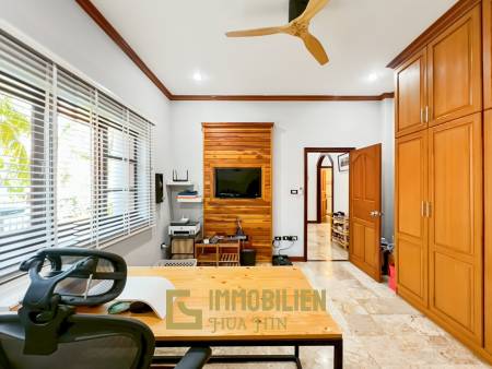 Crystal View 3-Bedroom Pool Villa Near City Center and Beach