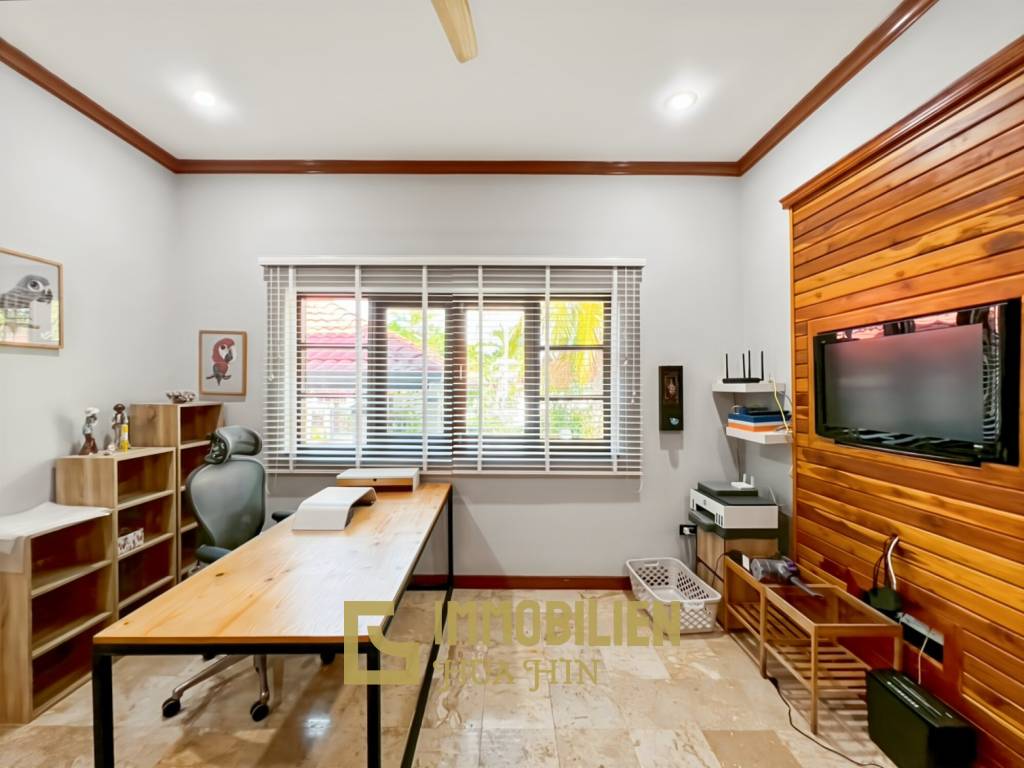 Crystal View 3-Bedroom Pool Villa Near City Center and Beach