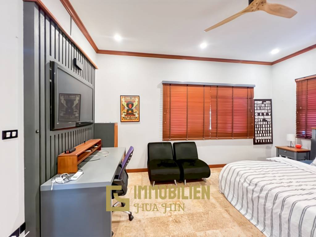 Crystal View 3-Bedroom Pool Villa Near City Center and Beach