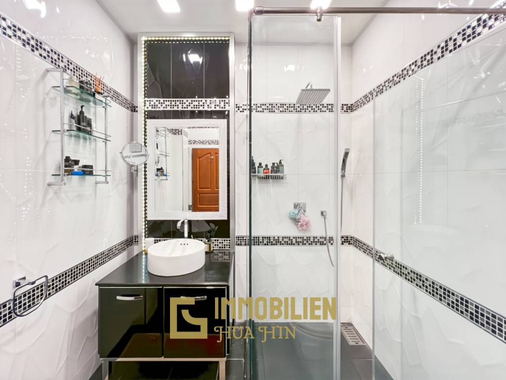 Crystal View 3-Bedroom Pool Villa Near City Center and Beach