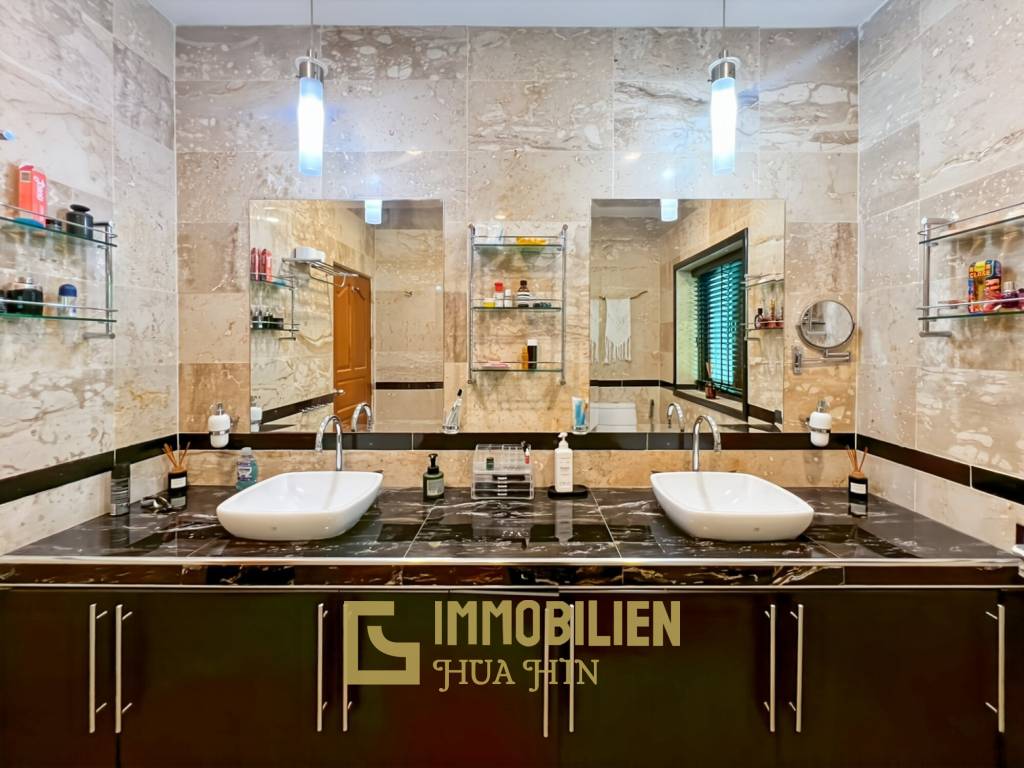 Crystal View 3-Bedroom Pool Villa Near City Center and Beach