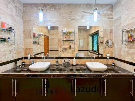 Situation urbaine / Terrain de 886 m² / Surface habitable de 254 m²