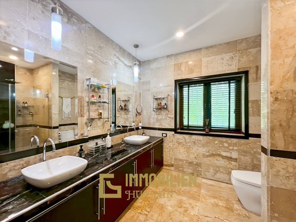 Crystal View 3-Bedroom Pool Villa Near City Center and Beach