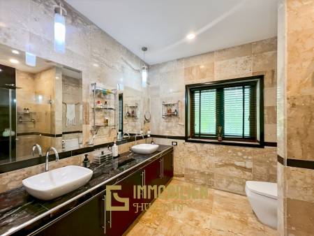 Crystal View 3-Bedroom Pool Villa Near City Center and Beach