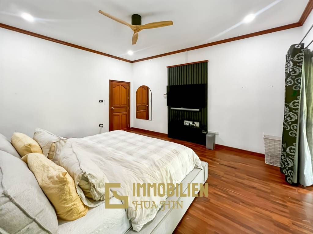 Crystal View 3-Bedroom Pool Villa Near City Center and Beach