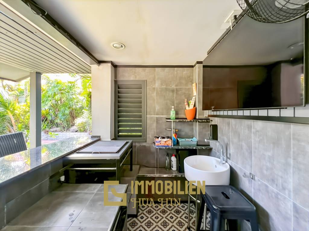 Crystal View 3-Bedroom Pool Villa Near City Center and Beach