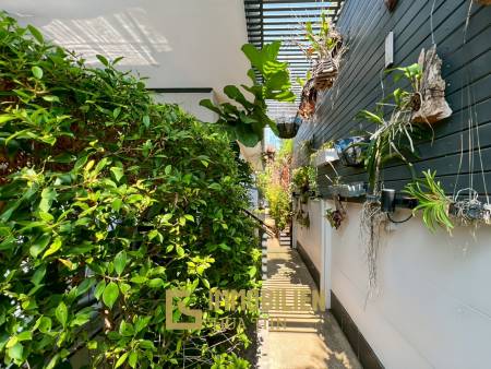 Crystal View 3-Bedroom Pool Villa Near City Center and Beach