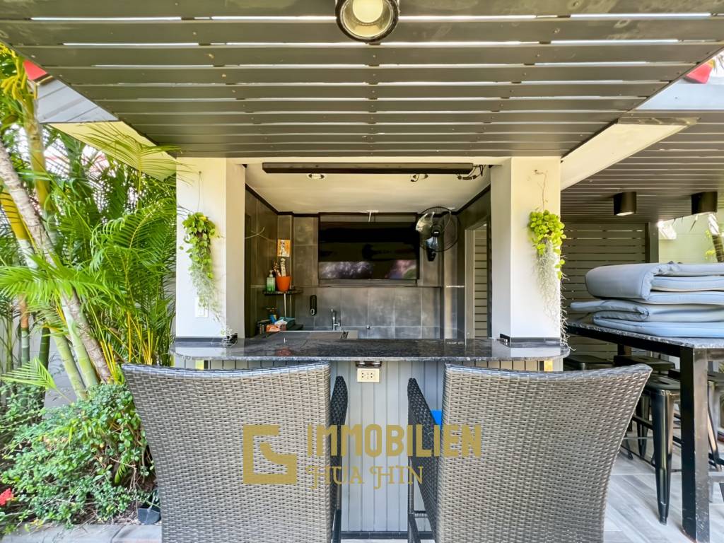 Crystal View 3-Bedroom Pool Villa Near City Center and Beach