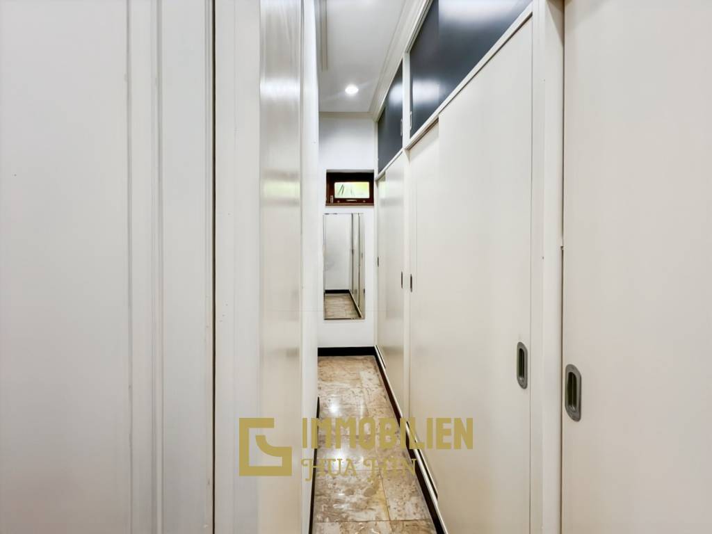 Crystal View 3-Bedroom Pool Villa Near City Center and Beach