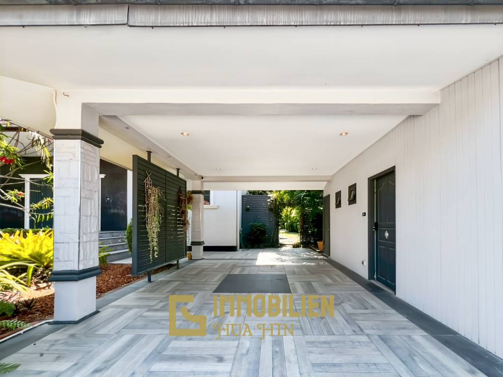 Crystal View 3-Bedroom Pool Villa Near City Center and Beach