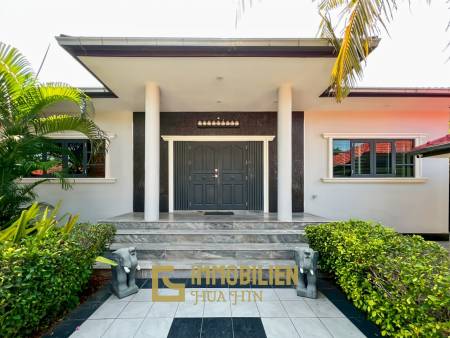 Crystal View 3-Bedroom Pool Villa Near City Center and Beach