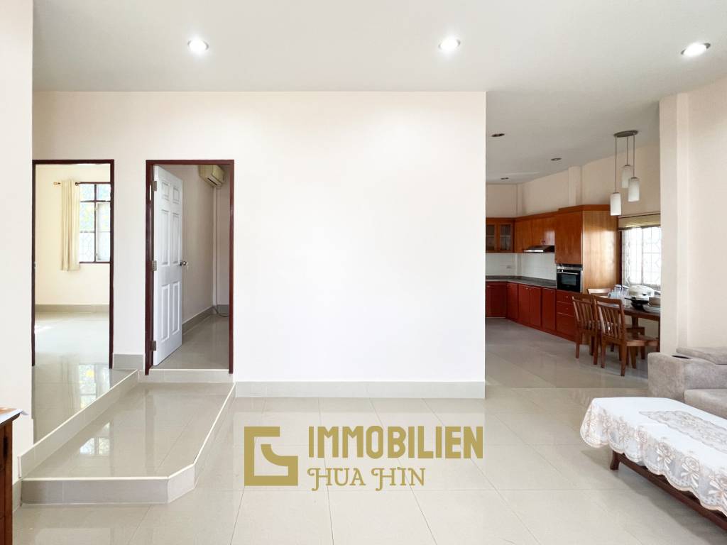 3 Schlafzimmer + 2 Bäder / helle Räume / teilmöbliert