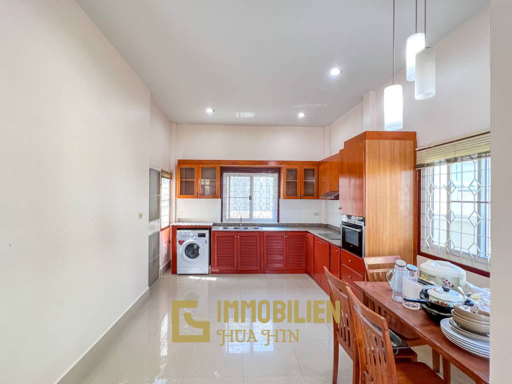 3 Schlafzimmer + 2 Bäder / helle Räume / teilmöbliert