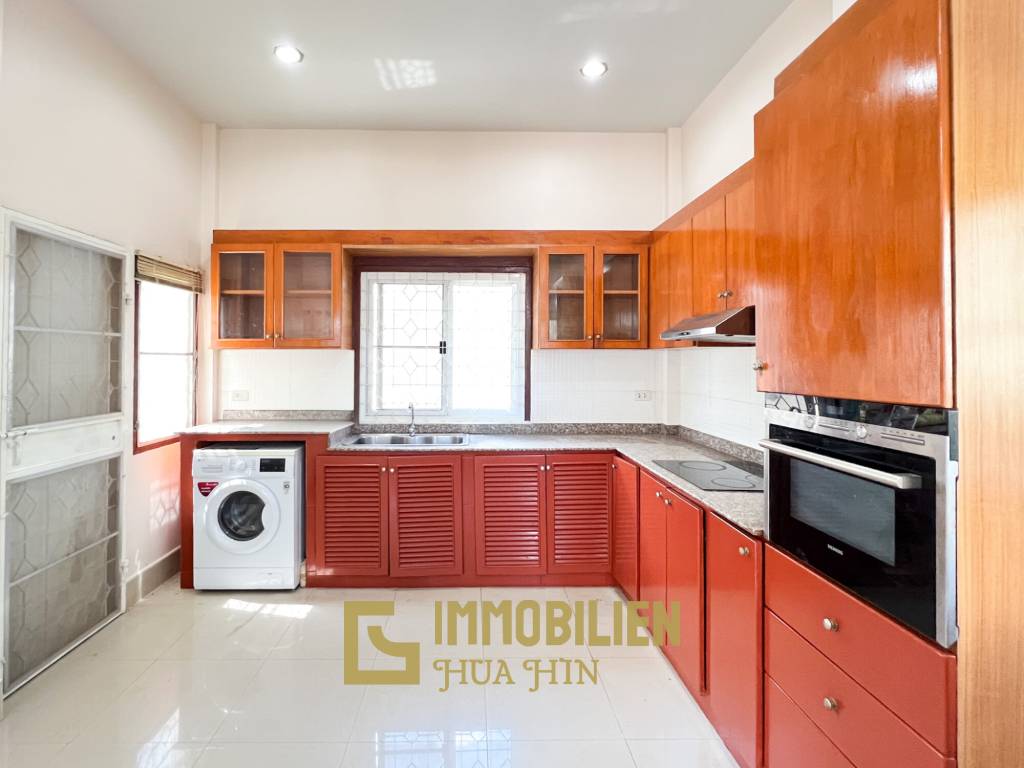 3 Schlafzimmer + 2 Bäder / helle Räume / teilmöbliert