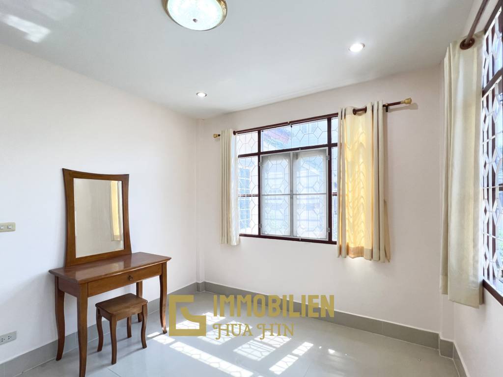 3 Schlafzimmer + 2 Bäder / helle Räume / teilmöbliert