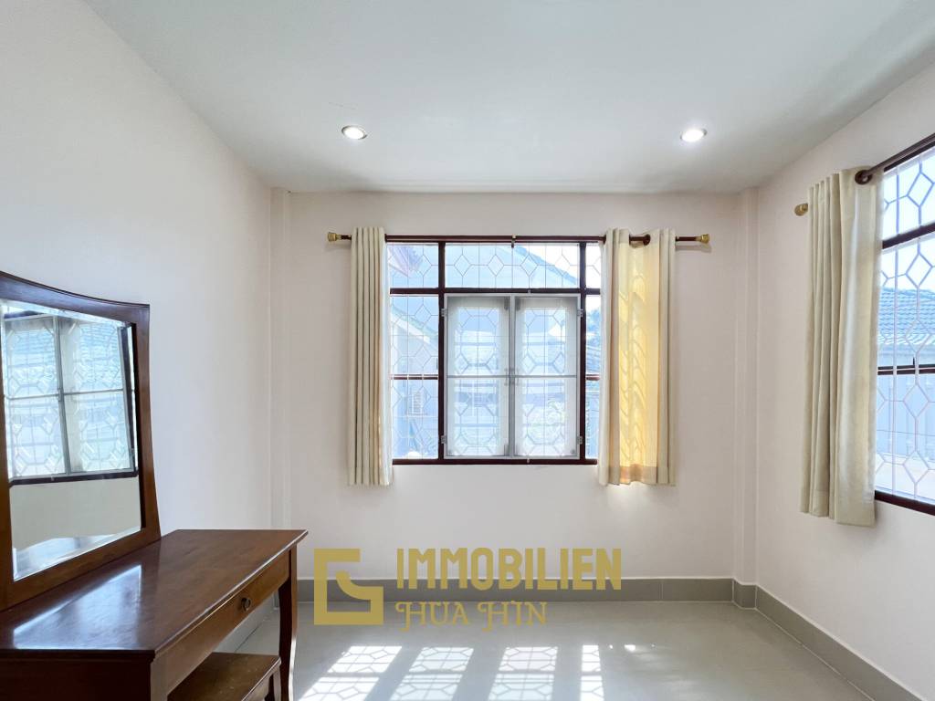 3 Schlafzimmer + 2 Bäder / helle Räume / teilmöbliert