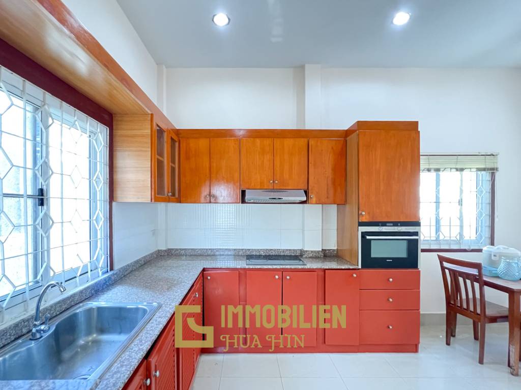 3 Schlafzimmer + 2 Bäder / helle Räume / teilmöbliert