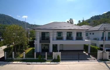 4 Bedroom House for Sale in Gated Community Walking Distance to BISP