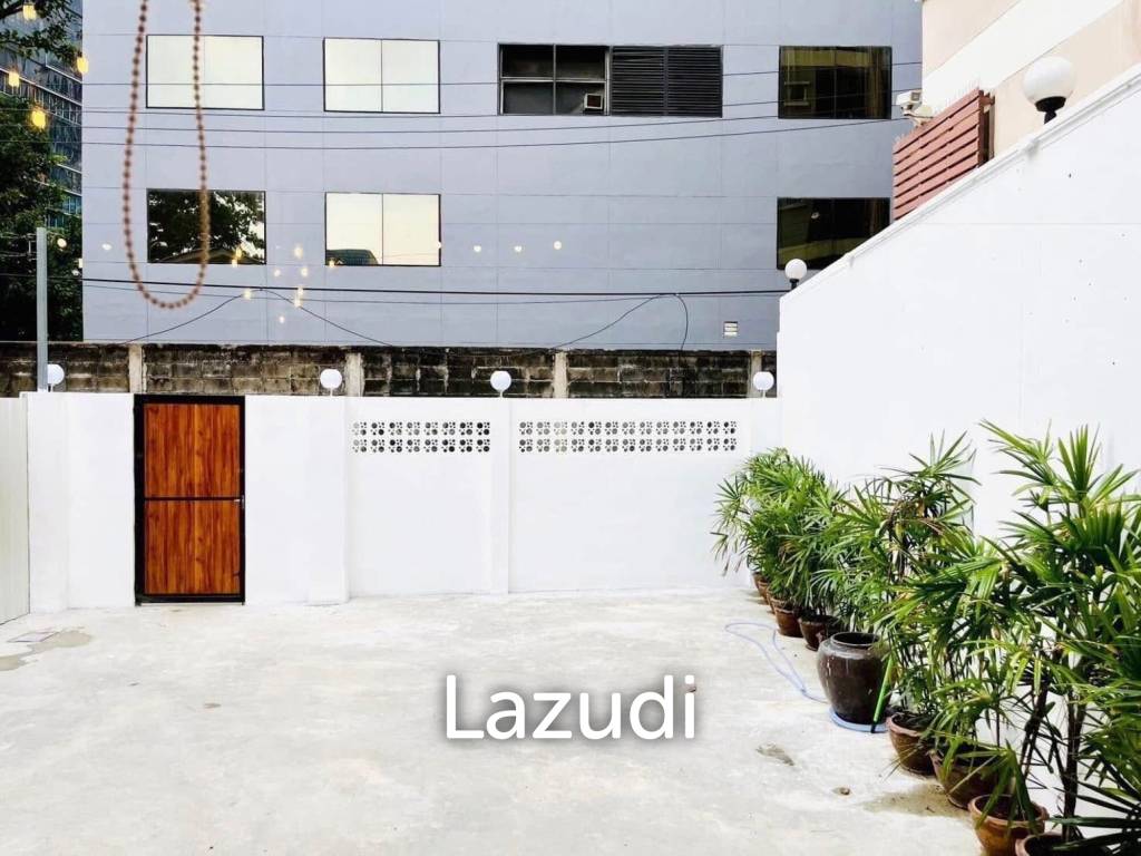 Mini House in sathorn size 152 SQ.M