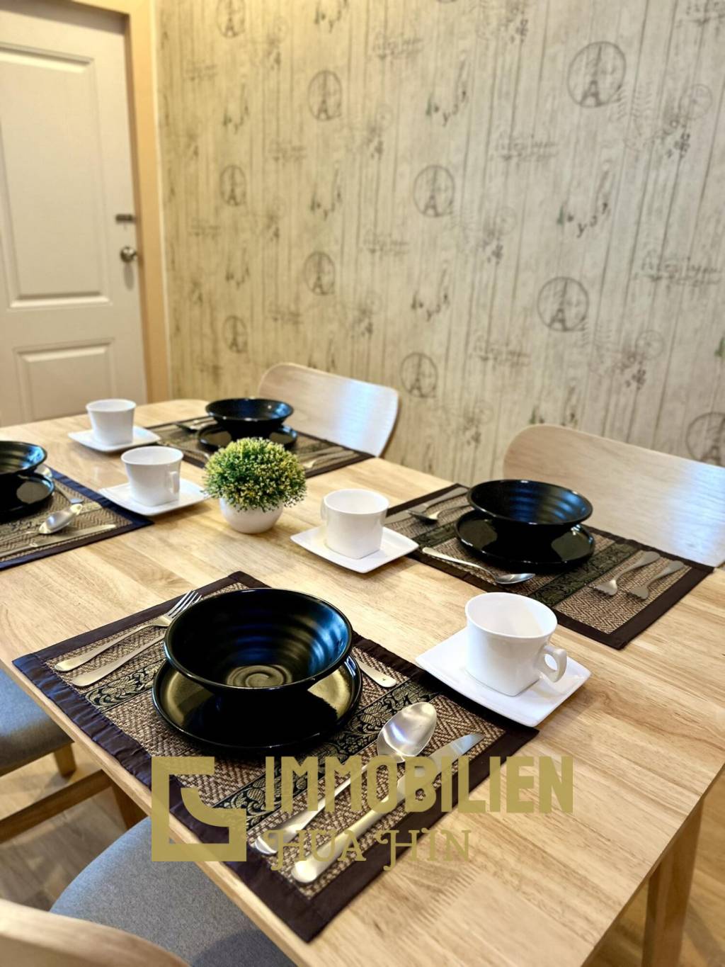 Сдается в аренду / 4 спальни + 3 ванные комнаты / частный бассейн