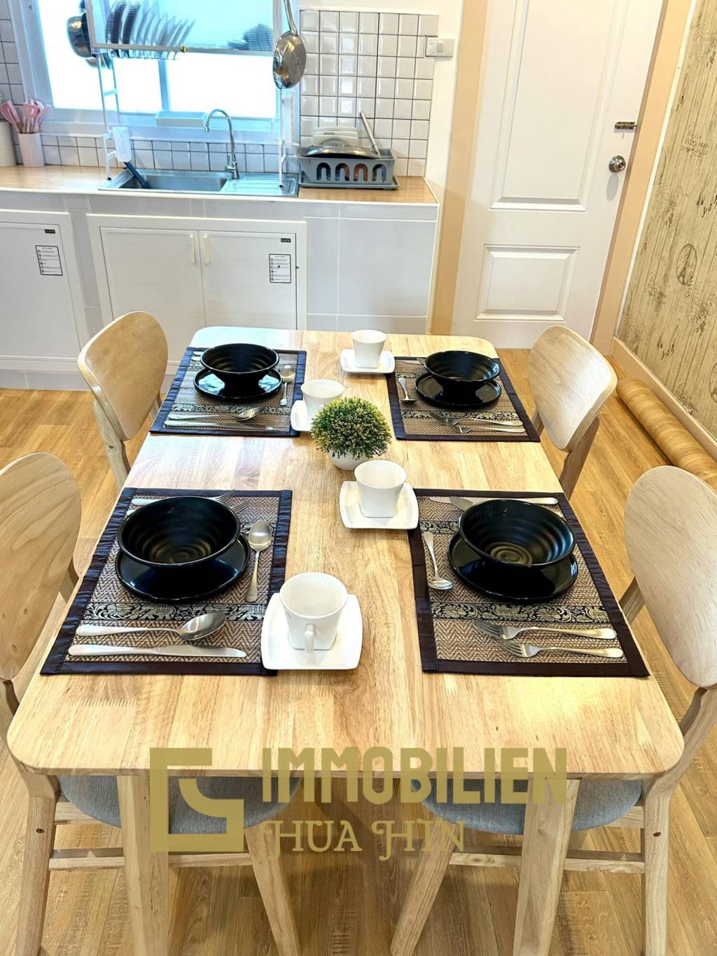 Сдается в аренду / 4 спальни + 3 ванные комнаты / частный бассейн