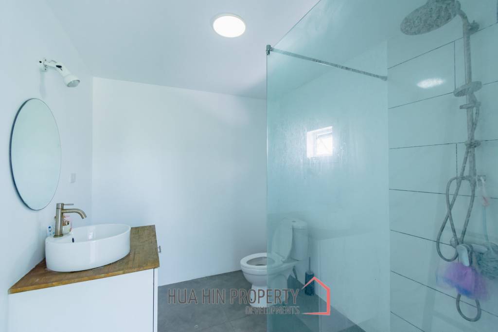 MODERN LOFT-STYLE CONTAINER HOME : 4 bed on large plot 2 rai