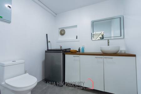 MODERN LOFT-STYLE CONTAINER HOME : 4 bed on large plot 2 rai