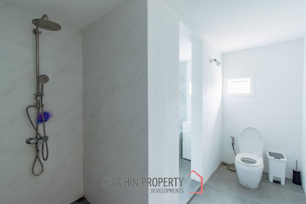 MODERN LOFT-STYLE CONTAINER HOME : 4 bed on large plot 2 rai