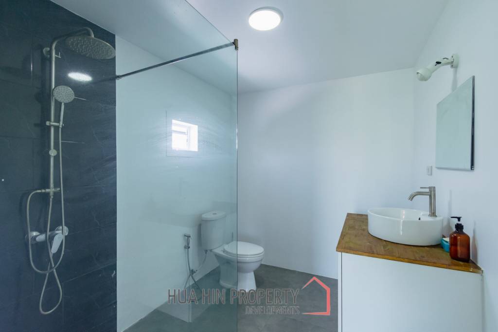 MODERN LOFT-STYLE CONTAINER HOME : 4 bed on large plot 2 rai