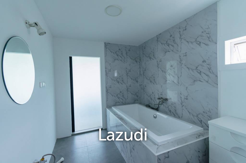 MODERN LOFT-STYLE CONTAINER HOME : 4 bed on large plot 2 rai