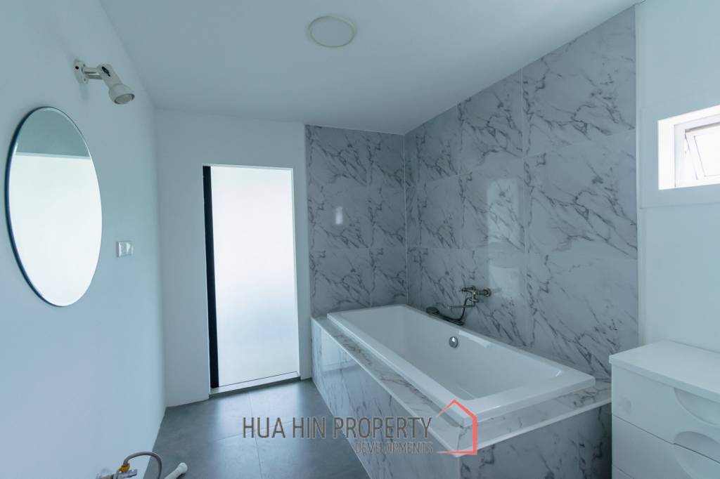 MODERN LOFT-STYLE CONTAINER HOME : 4 bed on large plot 2 rai