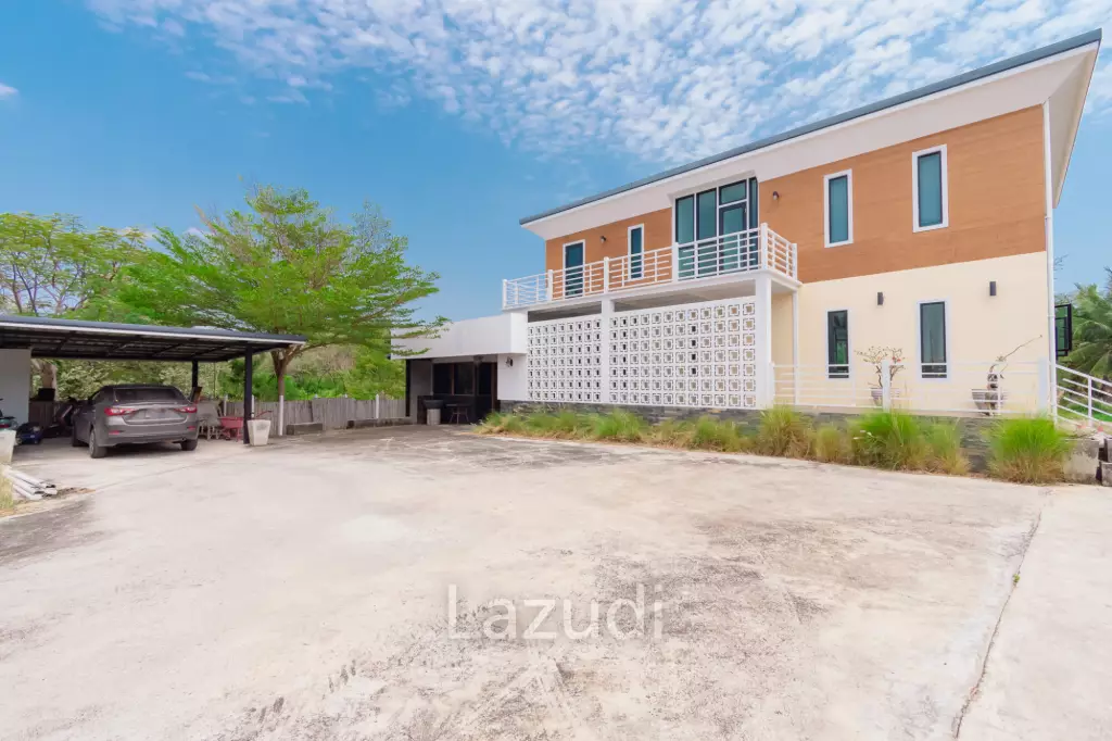 MODERN LOFT-STYLE CONTAINER HOME : 4 bed on large plot 2 rai