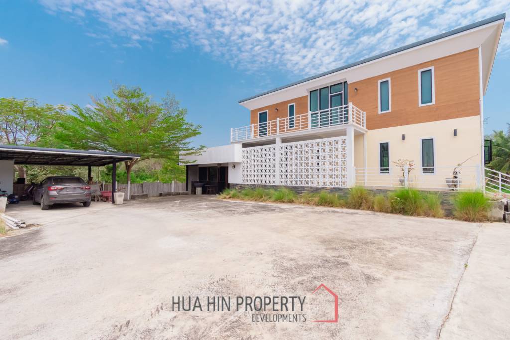 MODERN LOFT-STYLE CONTAINER HOME : 4 bed on large plot 2 rai