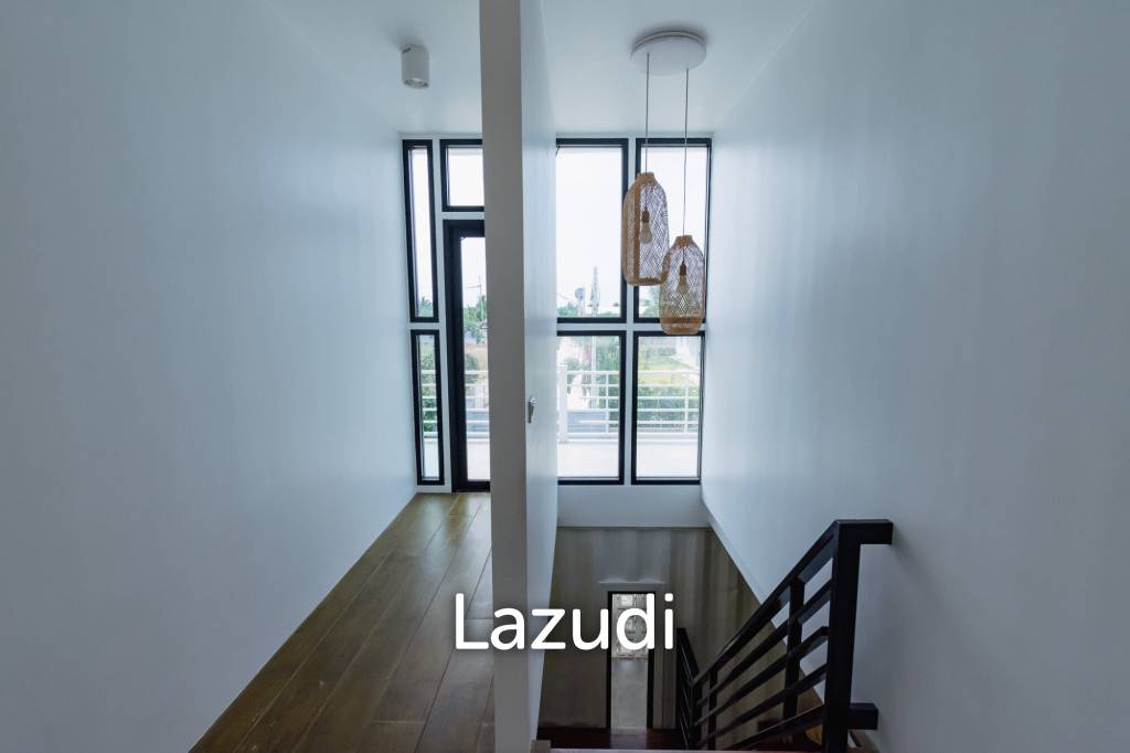 MODERN LOFT-STYLE CONTAINER HOME : 4 bed on large plot 2 rai