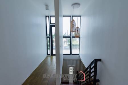 MODERN LOFT-STYLE CONTAINER HOME : 4 bed on large plot 2 rai
