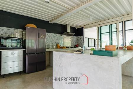 MODERN LOFT-STYLE CONTAINER HOME : 4 bed on large plot 2 rai