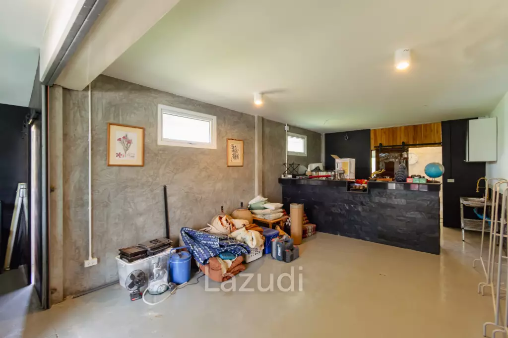MODERN LOFT-STYLE CONTAINER HOME : 4 bed on large plot 2 rai