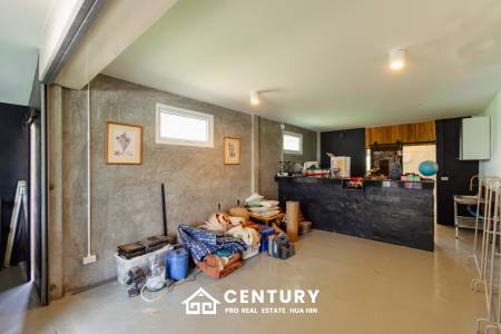 MODERN LOFT-STYLE CONTAINER HOME : 4 bed on large plot 2 rai