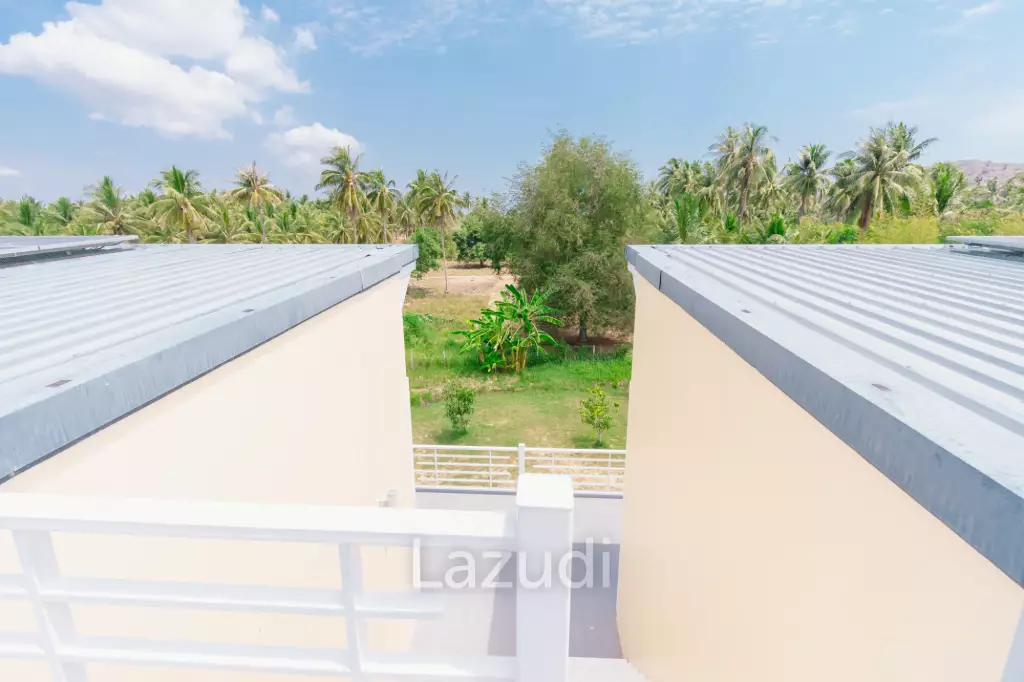 MODERN LOFT-STYLE CONTAINER HOME : 4 bed on large plot 2 rai