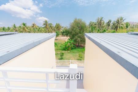 MODERN LOFT-STYLE CONTAINER HOME : 4 bed on large plot 2 rai