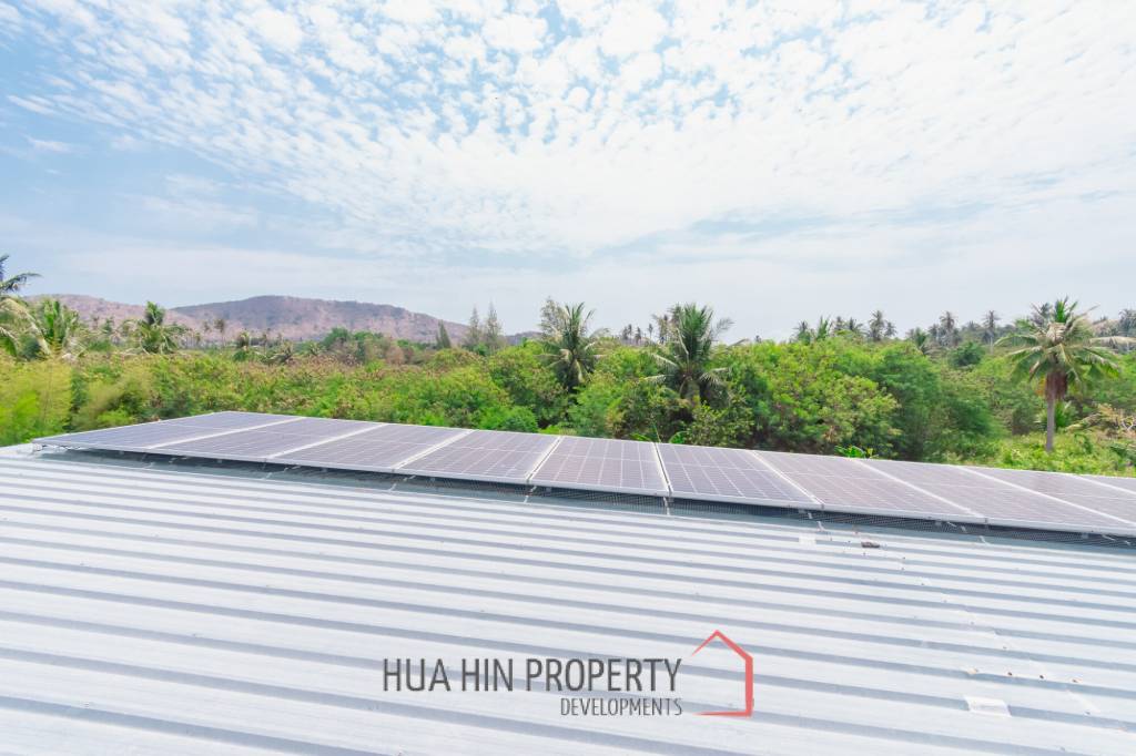 MODERN LOFT-STYLE CONTAINER HOME : 4 bed on large plot 2 rai