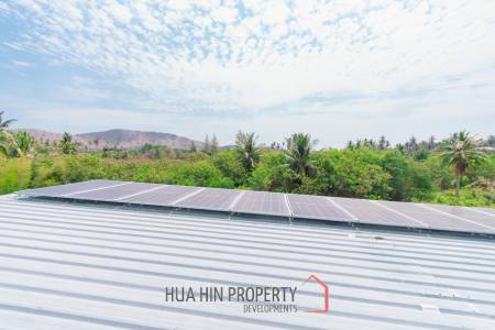 MODERN LOFT-STYLE CONTAINER HOME : 4 bed on large plot 2 rai