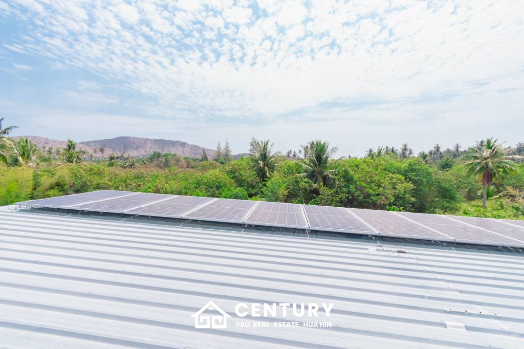 MODERN LOFT-STYLE CONTAINER HOME : 4 bed on large plot 2 rai