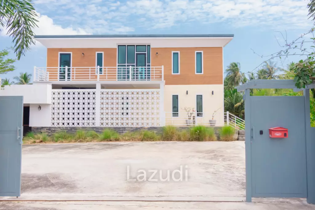 MODERN LOFT-STYLE CONTAINER HOME : 4 bed on large plot 2 rai