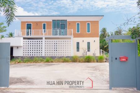 MODERN LOFT-STYLE CONTAINER HOME : 4 bed on large plot 2 rai