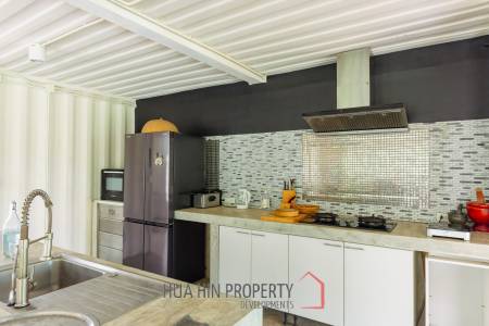 MODERN LOFT-STYLE CONTAINER HOME : 4 bed on large plot 2 rai