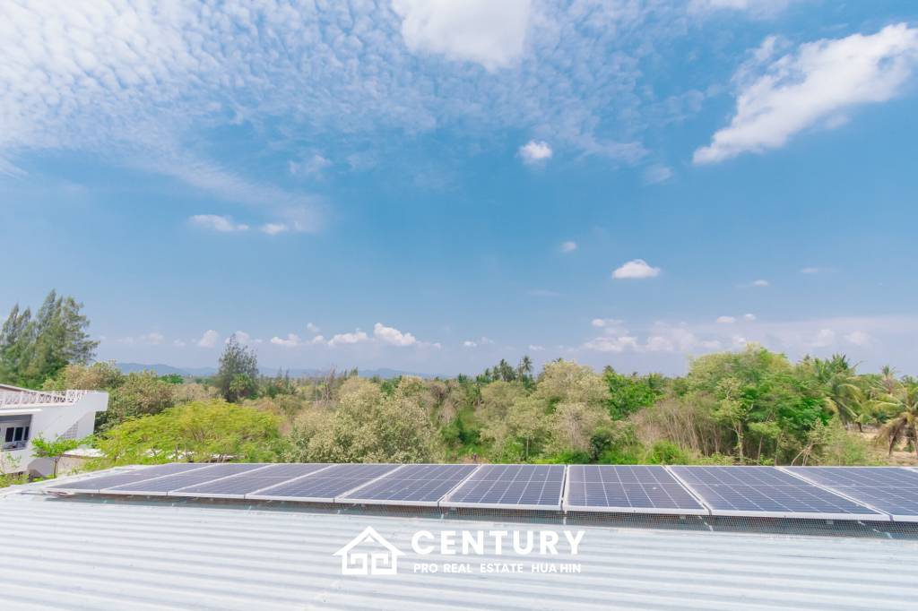 MODERN LOFT-STYLE CONTAINER HOME : 4 bed on large plot 2 rai