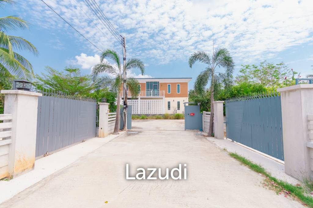 MODERN LOFT-STYLE CONTAINER HOME : 4 bed on large plot 2 rai